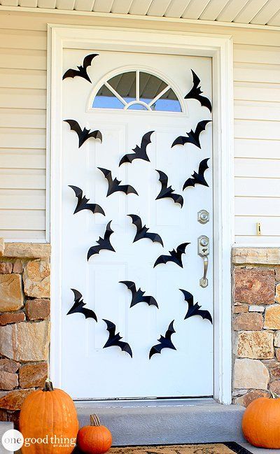 Halloween door, porta decorata con pipistrelli